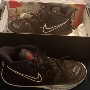 Nike Kyrie Irvings size 11